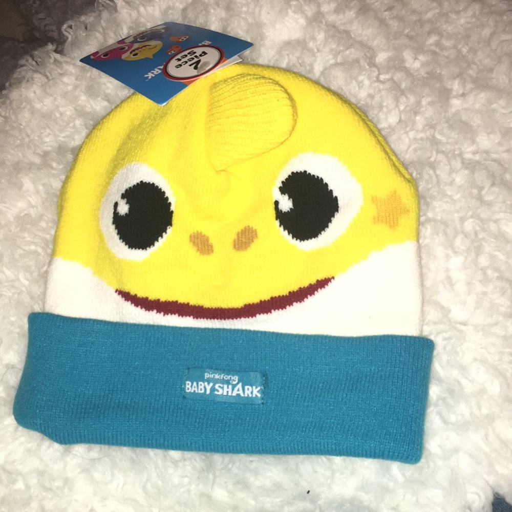 Baby shark knitted hat with gloves